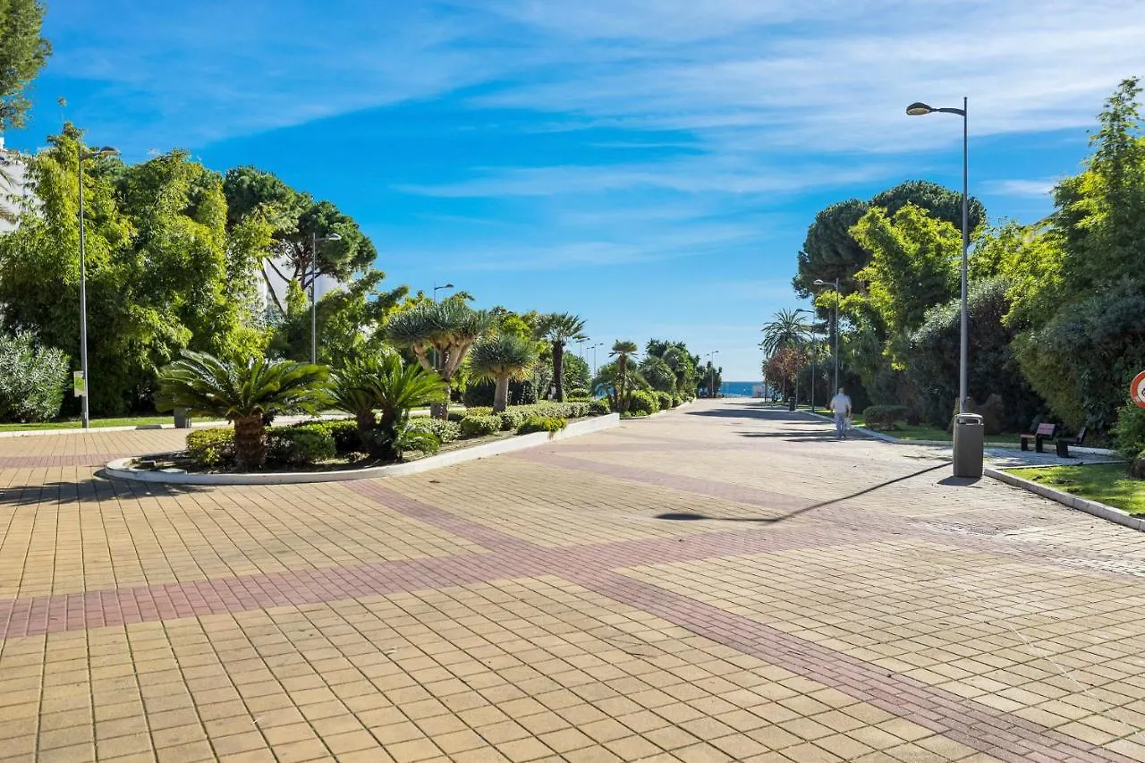 Precioso Y Muy Cerca De La Playa En Las Gaviotas Marbella
